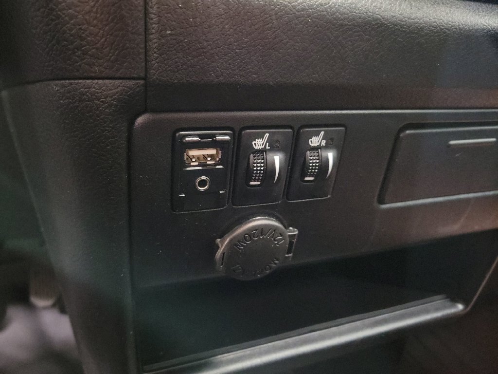Used 2015 Toyota Sienna SE FWD image 19
