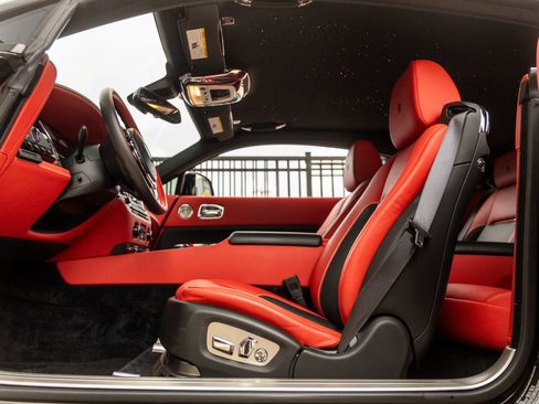 Used 2018 Rolls-Royce Wraith RWD image 26