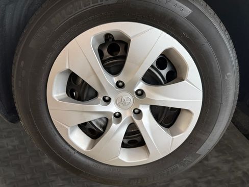 Used 2024 Toyota RAV4 LE AWD/4WD image 9