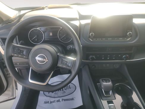 Used 2024 Nissan Rogue S AWD/4WD image 10