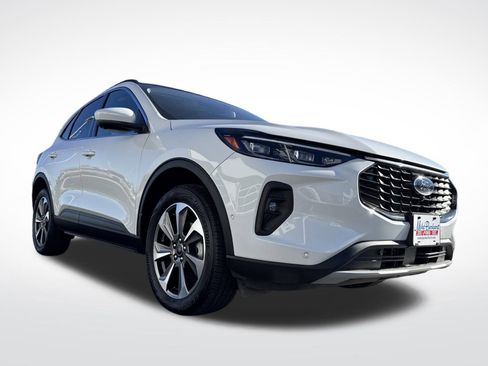 Used 2024 Ford Escape Platinum w/ Premium Technology Package image 5