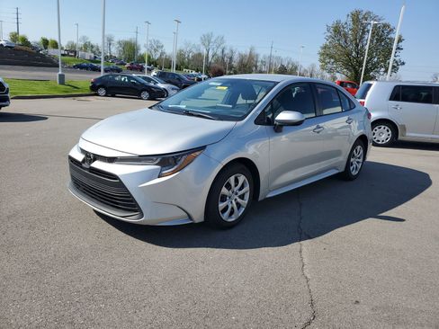 Used 2024 Toyota Corolla LE image 2