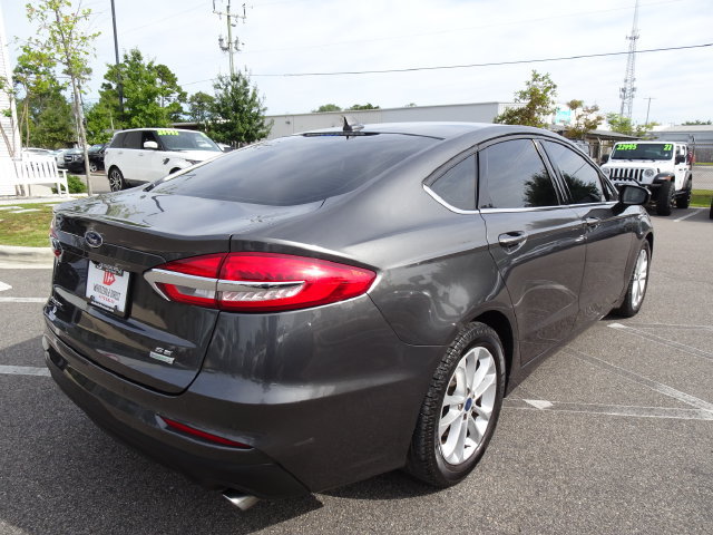 Used 2019 Ford Fusion SE FWD image 4