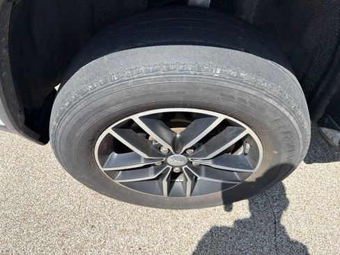 Used 2017 Jeep Grand Cherokee Trailhawk AWD/4WD image 3