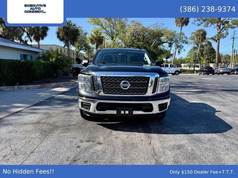 Used 2018 Nissan Titan SV RWD image 2