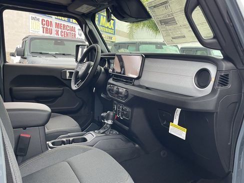 New 2026 Jeep Gladiator Sport image 18