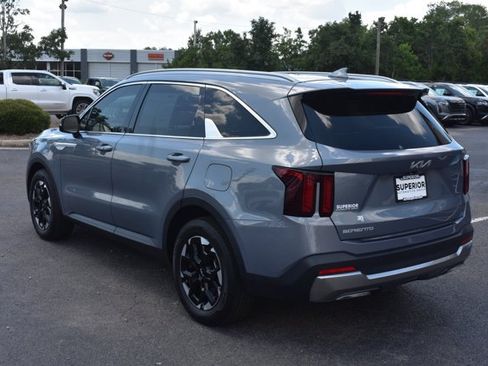Used 2025 Kia Sorento S w/ Panoramic Sunroof Package FWD image 7