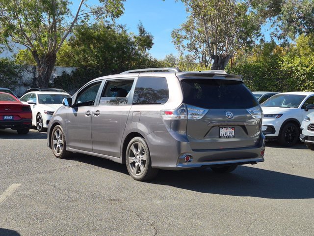 Used 2017 Toyota Sienna SE FWD image 6