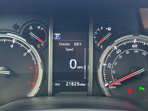 Used 2024 Toyota 4Runner Limited AWD/4WD image 26