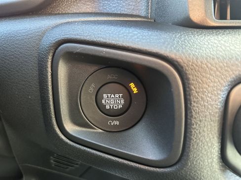 New 2025 Jeep Gladiator Sport image 40