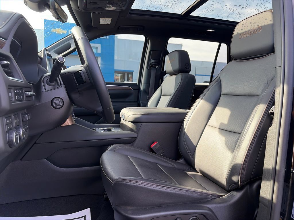 Used 2023 Chevrolet Tahoe High Country w/ Premium Package AWD/4WD image 17