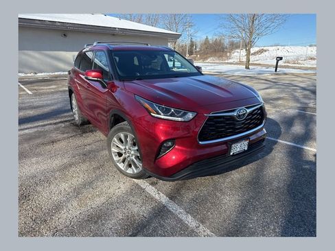 Used 2022 Toyota Highlander Limited image 1