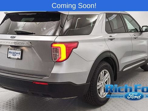Certified 2021 Ford Explorer XLT RWD image 3