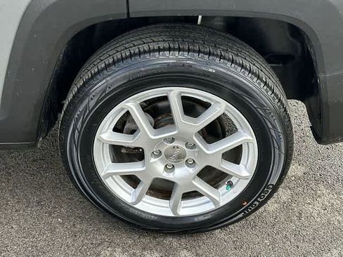 Used 2021 Jeep Renegade Latitude image 5