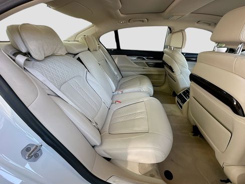 Used 2020 BMW 740i w/ Luxury Rear Seating Package RWD image 29
