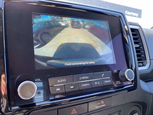 Used 2022 Nissan Frontier SV AWD/4WD image 13