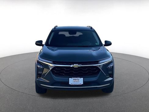 Used 2025 Chevrolet Trax LT image 3