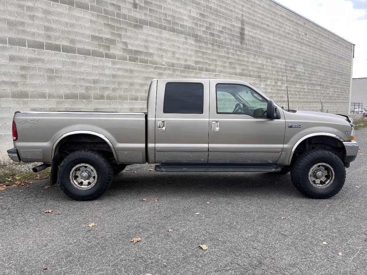Used 2003 Ford F250 XLT AWD/4WD image 3