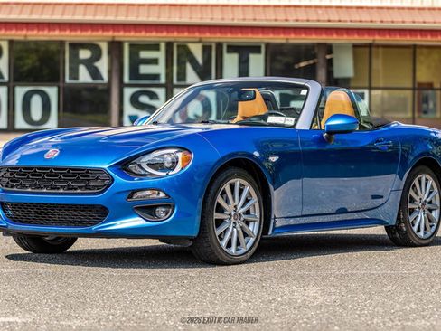 Used 2017 FIAT 124 Spider Lusso RWD image 12