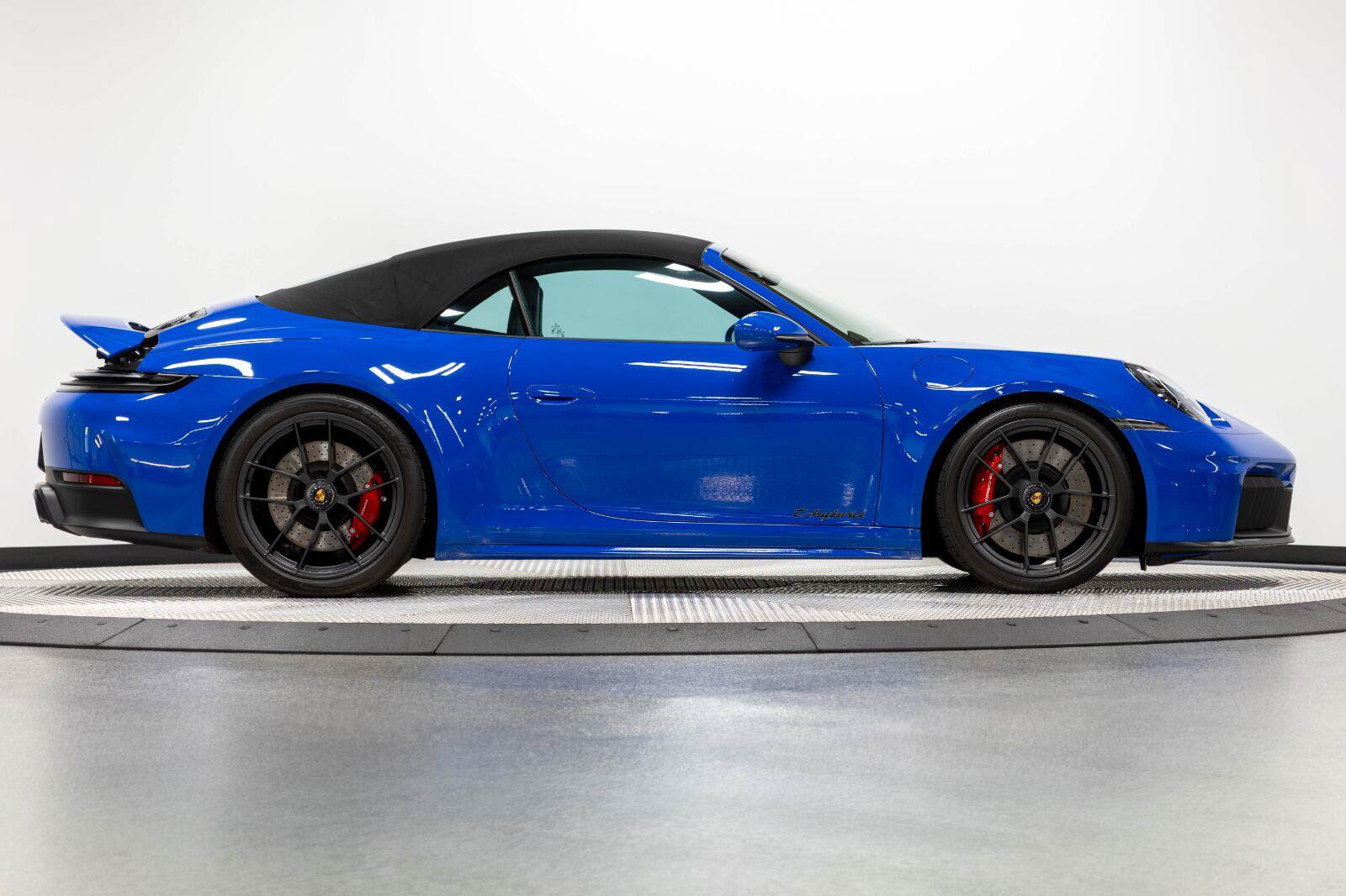 Used 2026 Porsche 911 Carrera 4 GTS AWD/4WD image 10