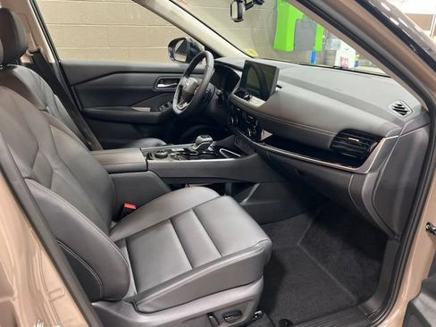 Used 2025 Nissan Rogue SL AWD/4WD image 11