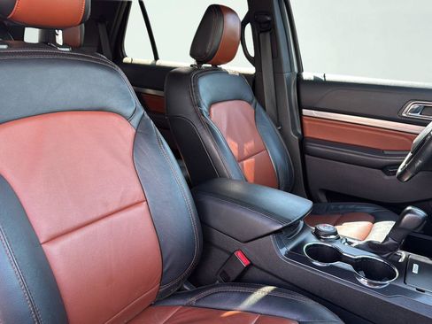 Used 2019 Ford Explorer XLT w/ Equipment Group 202A AWD/4WD image 30