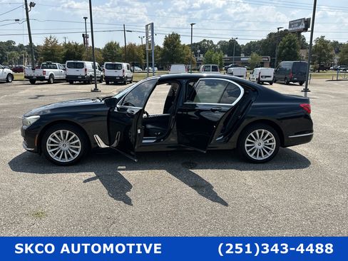 Used 2016 BMW 740i image 32