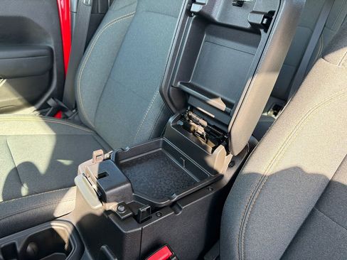 Used 2025 Jeep Gladiator Sport image 25