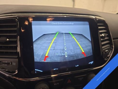 Used 2019 Jeep Grand Cherokee Laredo AWD/4WD image 25