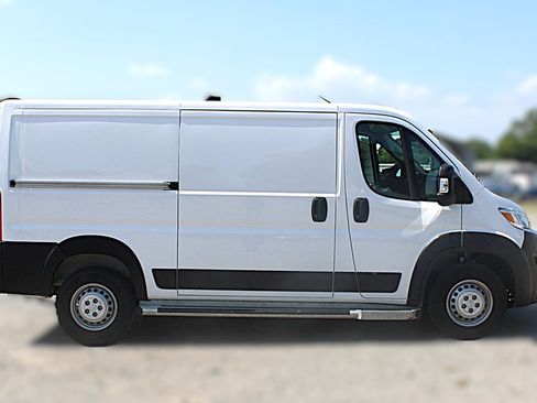 Used 2025 RAM ProMaster 2500 w/ U-Haul Equipment Group FWD image 5