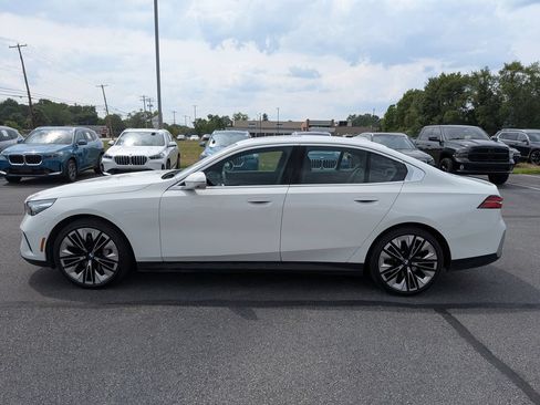 Used 2024 BMW 540i xDrive w/ Premium Package AWD/4WD image 2