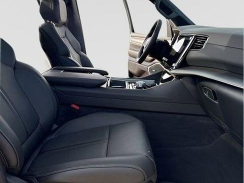 New 2026 Jeep Grand Wagoneer L 4WD w/ Premium Group I image 33