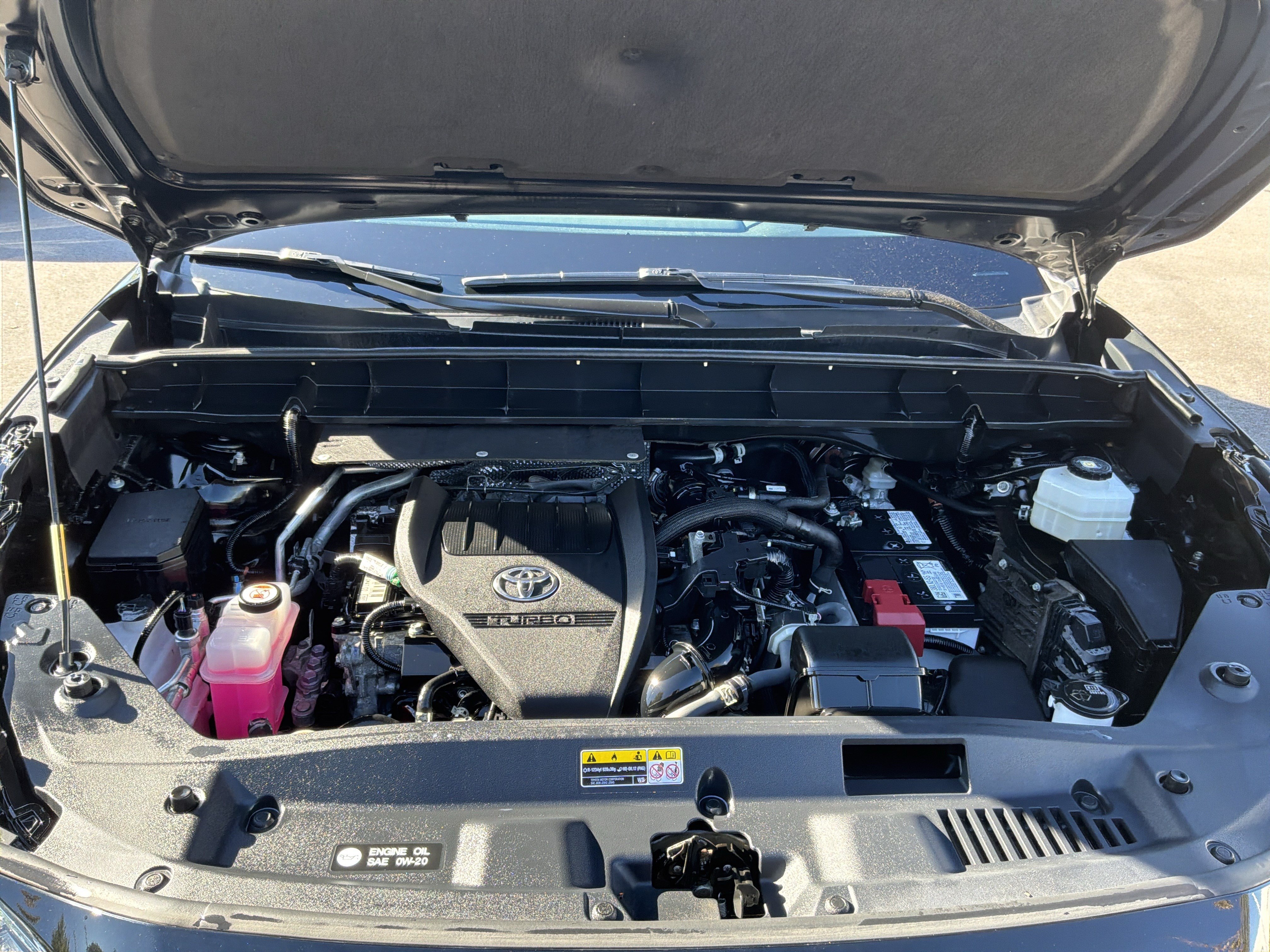 Used 2024 Toyota Highlander XLE AWD/4WD image 35