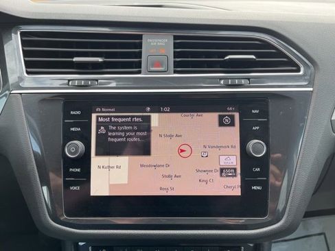 Used 2020 Volkswagen Tiguan SEL AWD/4WD image 41