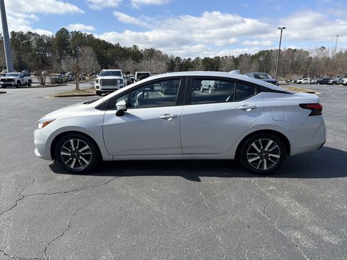 Used 2021 Nissan Versa SV image 8