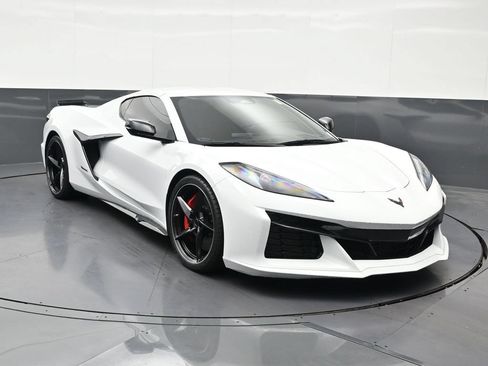 Used 2025 Chevrolet Corvette E-Ray AWD/4WD image 8