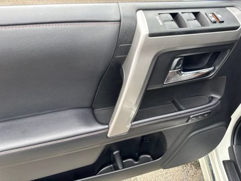 Used 2022 Toyota 4Runner Limited AWD/4WD image 9