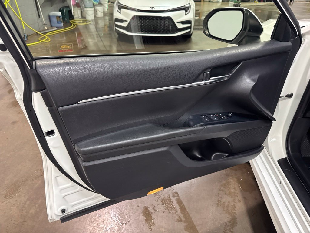 Used 2018 Toyota Camry SE FWD image 12
