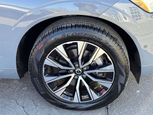 Certified 2023 Volvo XC60 B5 Plus image 6