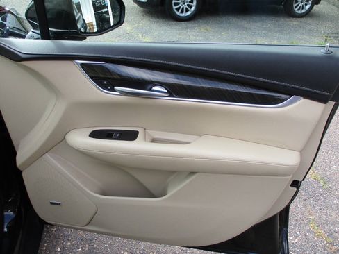 Used 2018 Cadillac XT5 FWD image 27
