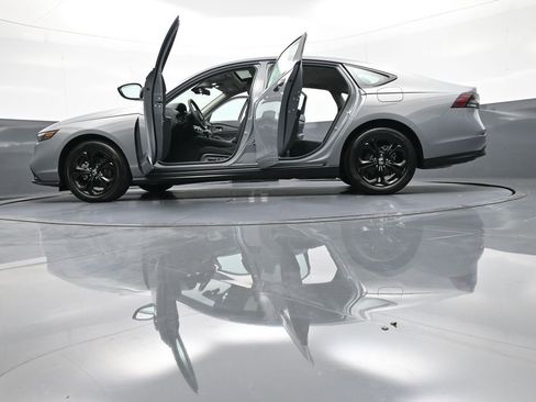 Used 2025 Honda Accord SE image 49