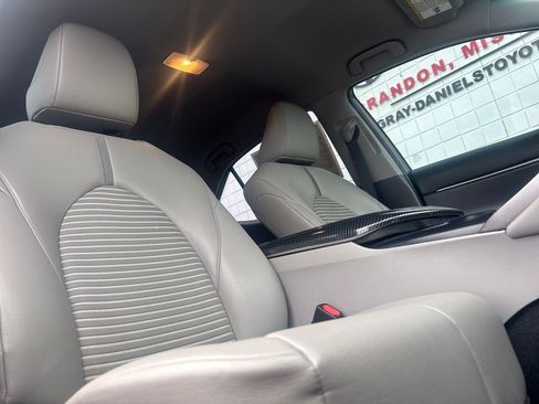 Used 2019 Toyota Camry SE image 25