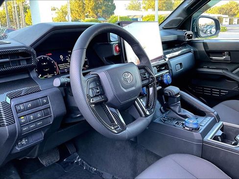 Used 2025 Toyota Tacoma TRD Off-Road w/ TRD Off Road Upgrade Package AWD/4WD image 18