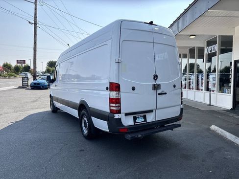 Used 2014 Mercedes-Benz Sprinter 2500 image 4