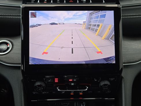 New 2025 Jeep Grand Cherokee Limited w/ Black Appearance Package image 15