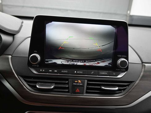 Used 2024 Nissan Altima 2.5 SV image 15