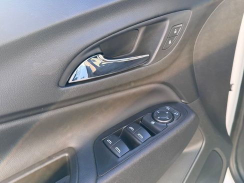 Used 2021 Chevrolet Equinox LT image 13