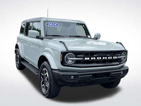 Used 2024 Ford Bronco Outer Banks AWD/4WD image 8