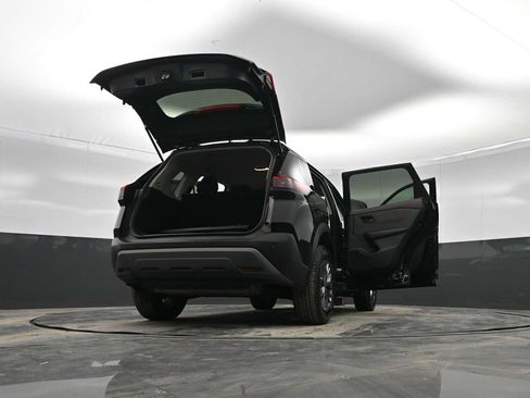 Used 2023 Nissan Rogue S image 43