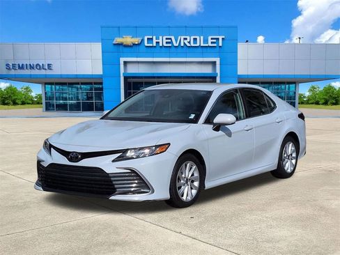 Used 2022 Toyota Camry LE image 2